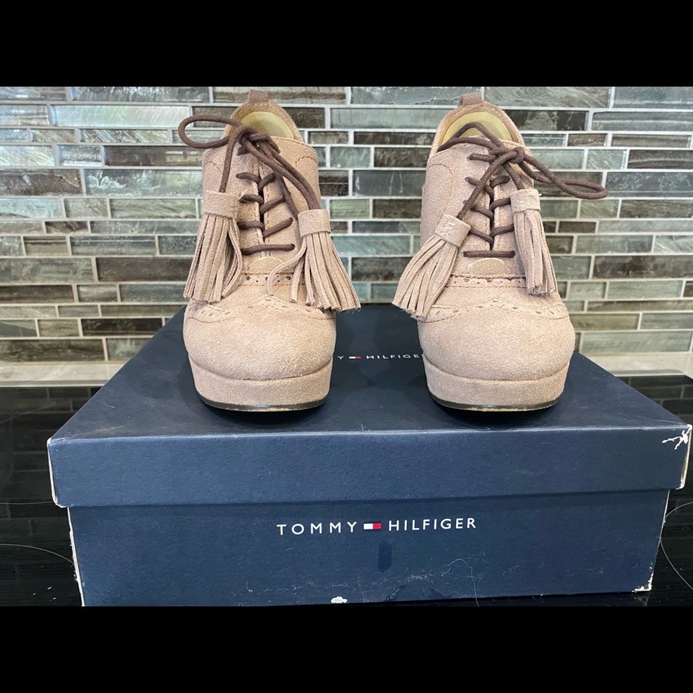 Tommy Hilfiger suede Brinkley, very good condition.